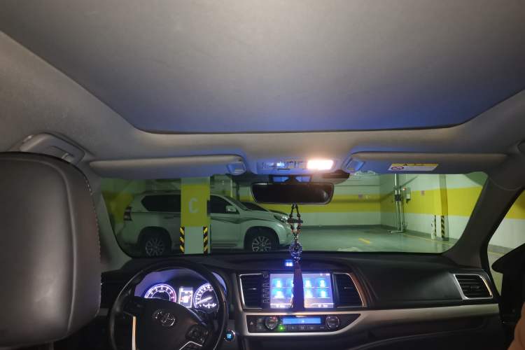 Used Toyota Highlander 2018 2.0T Four-Wheel Drive Luxury Version 7 Seats China VI Standard Headliner