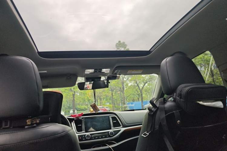 Used Toyota Highlander 2018 2.0T Four-Wheel Drive Prestige Version 7 Seats China V Emission Standard Headliner