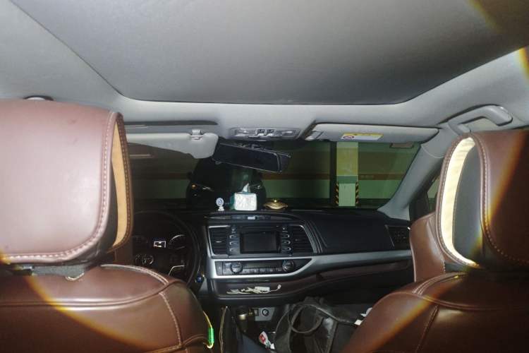 Used Toyota Highlander 2018 2.0T Four-Wheel Drive Luxury Edition 7 Seats China V Emission Standard Headliner