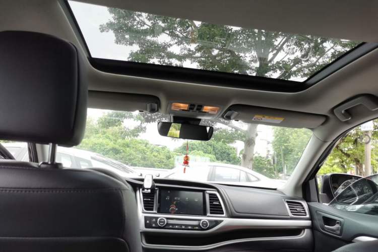 Used Toyota Highlander 2018 2.0T Four-Wheel Drive Prestige Version 7 Seats China V Emission Standard Headliner