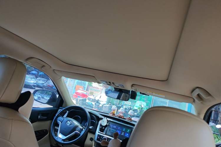 Used Toyota Highlander 2018 2.0T Four-Wheel Drive Luxury Version 7 Seats China VI Standard Headliner