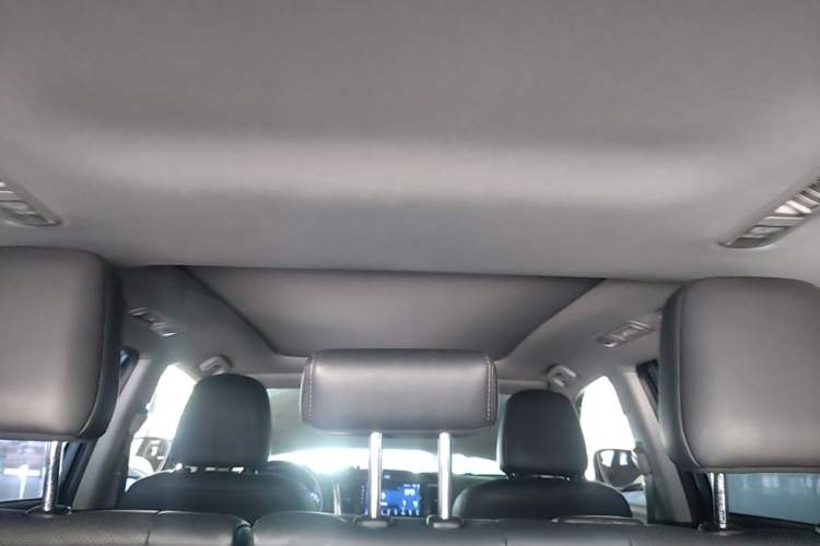 Used Toyota Highlander 2018 2.0T Four-Wheel Drive Luxury Version 7 Seats China VI Standard Headliner