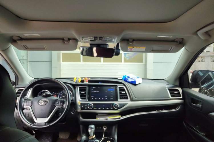 Used Toyota Highlander 2018 2.0T Four-Wheel Drive Prestige Version 7 Seats China VI Standard Headliner
