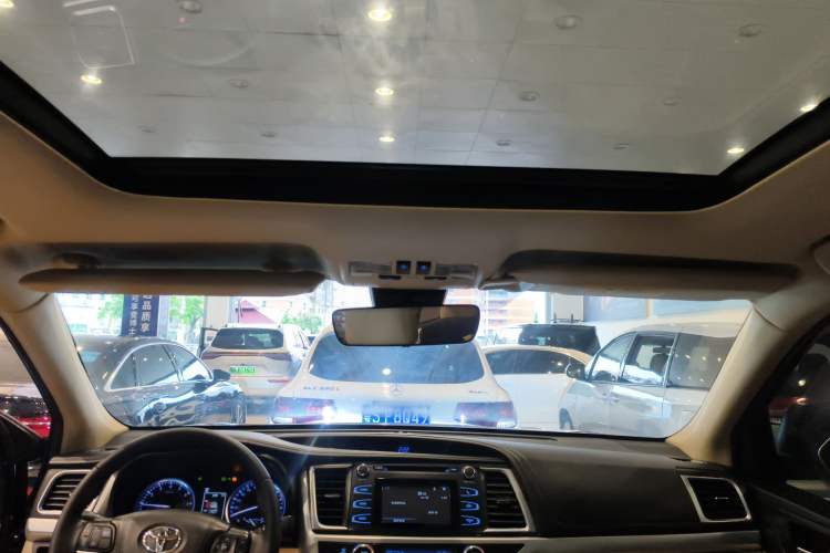 Used Toyota Highlander 2018 2.0T Four-Wheel Drive Knight Edition 7 Seats China VI Standard Headliner