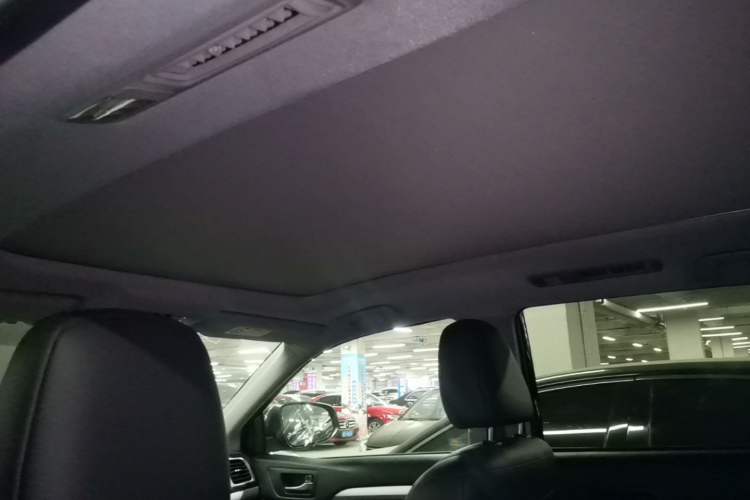 Used Toyota Highlander 2018 2.0T Four-Wheel Drive Prestige Version 7 Seats China VI Standard Headliner