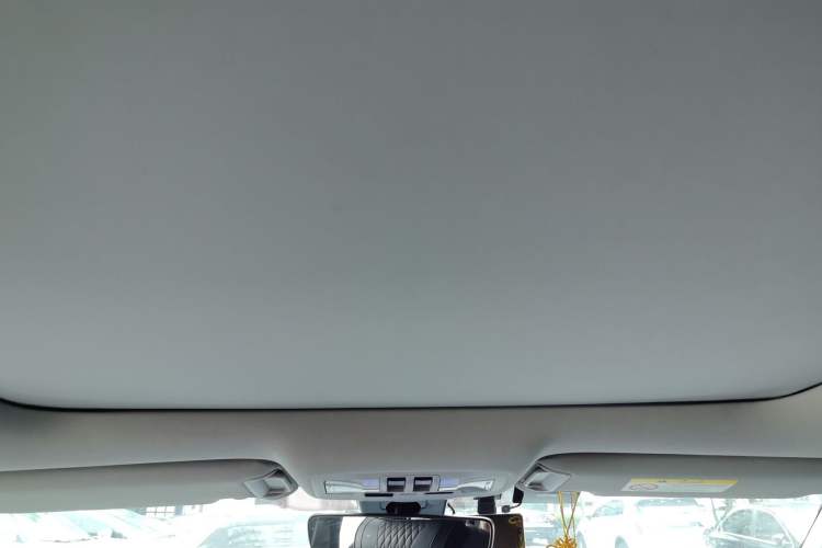 Used Toyota Highlander 2018 2.0T Two-Wheel Drive Prestige Version 7 Seats China V Emission Standard Headliner
