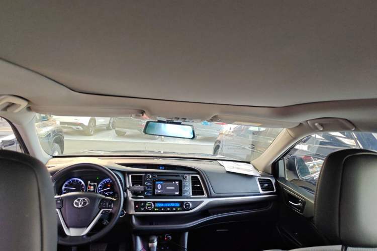 Used Toyota Highlander 2018 2.0T Four-Wheel Drive Luxury Version 7 Seats China VI Standard Headliner