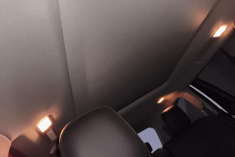 Used Toyota Highlander 2018 2.0T Four-Wheel Drive Luxury Version 7 Seats China VI Standard Headliner