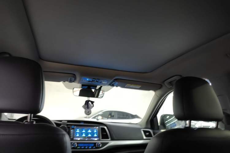 Used Toyota Highlander 2018 2.0T Four-Wheel Drive Luxury Version 7 Seats China VI Standard Headliner