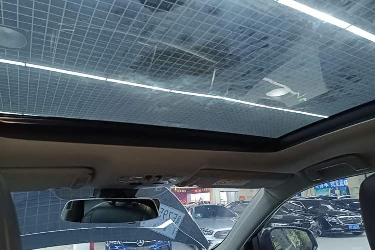 Used Toyota Highlander 2018 2.0T Two-Wheel Drive Luxury Edition 7 Seats China VI Standard Headliner