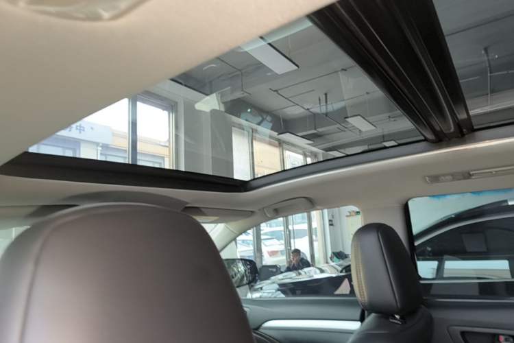 Used Toyota Highlander 2018 2.0T Four-Wheel Drive Luxury Version 7 Seats China VI Standard Headliner