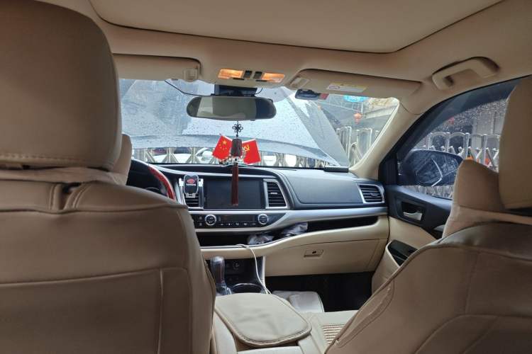 Used Toyota Highlander 2018 2.0T Four-Wheel Drive Prestige Version 7 Seats China VI Standard Headliner