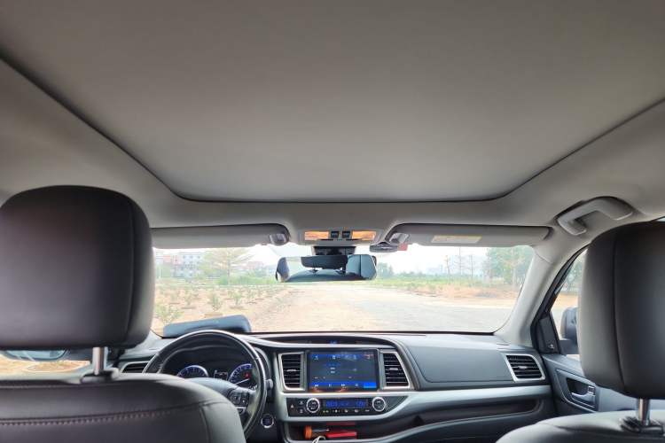 Used Toyota Highlander 2018 2.0T Two-Wheel-Drive Luxury Edition 7 Seats Emission Standard China V Headliner