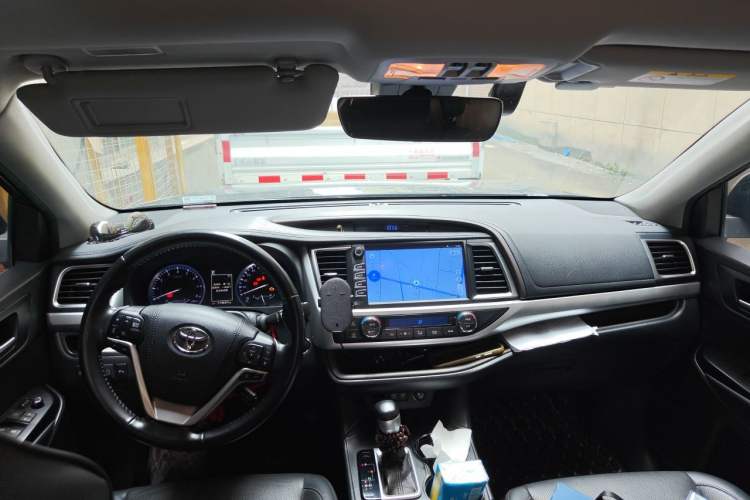Used Toyota Highlander 2018 2.0T Four-Wheel Drive Luxury Version 7 Seats China VI Standard Headliner