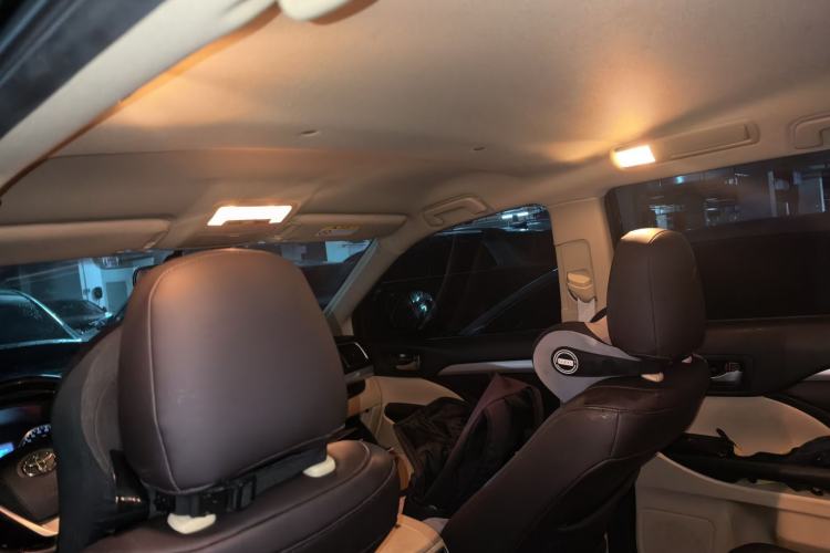 Used Toyota Highlander 2018 2.0T Two-Wheel Drive Elite Version 5 Seats China VI Standard Headliner
