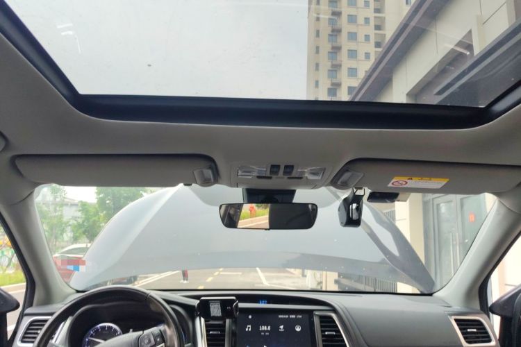 Used Toyota Highlander 2018 2.0T Two-Wheel Drive Prestige Version 7 Seats China V Emission Standard Headliner