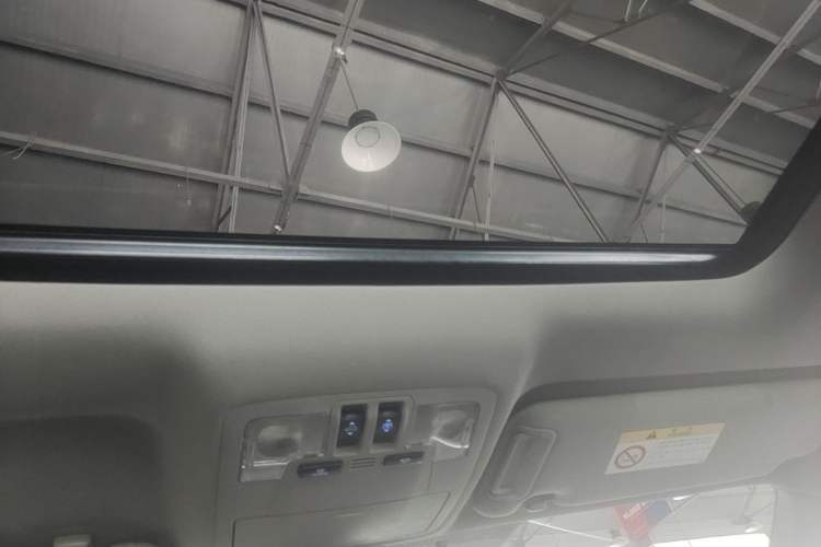 Used Toyota Highlander 2018 2.0T Four-Wheel Drive Prestige Version 7 Seats China VI Standard Headliner