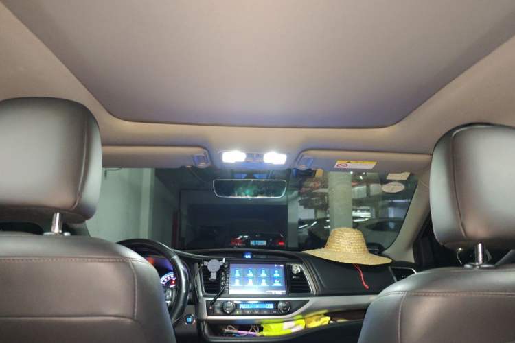 Used Toyota Highlander 2018 2.0T Four-Wheel Drive Luxury Edition 7 Seats China V Emission Standard Headliner