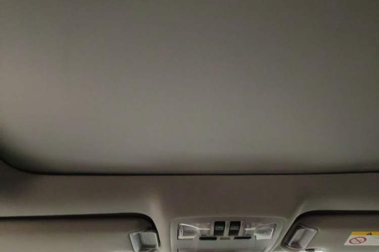 Used Toyota Highlander 2018 2.0T Four-Wheel Drive Luxury Version 7 Seats China VI Standard Headliner