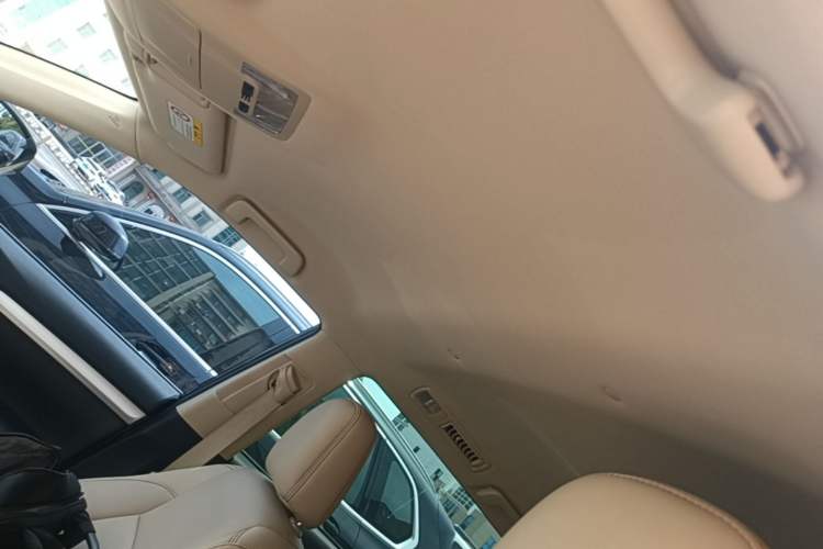 Used Toyota Highlander 2018 2.0T Two-Wheel Drive Elite Version 5 Seats China VI Standard Headliner