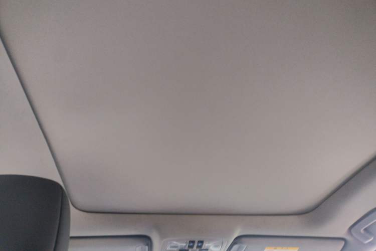 Used Toyota Highlander 2018 2.0T Four-Wheel Drive Prestige Version 7 Seats China VI Standard Headliner