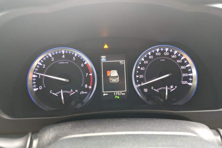 Used Toyota Highlander 2018 2.0T Four-Wheel Drive Luxury Edition 7 Seats China V Emission Standard Instrument Cluster