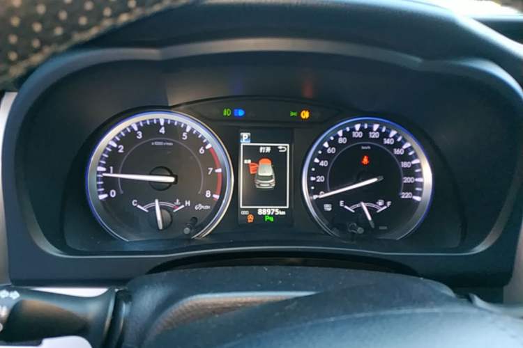 Used Toyota Highlander 2018 2.0T Four-Wheel Drive Luxury Version 7 Seats China VI Standard Instrument Cluster