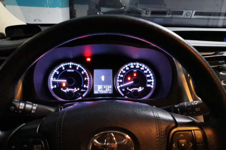 Used Toyota Highlander 2018 2.0T Two-Wheel Drive Elite Edition 7 Seats Emission Standard China V Instrument Cluster