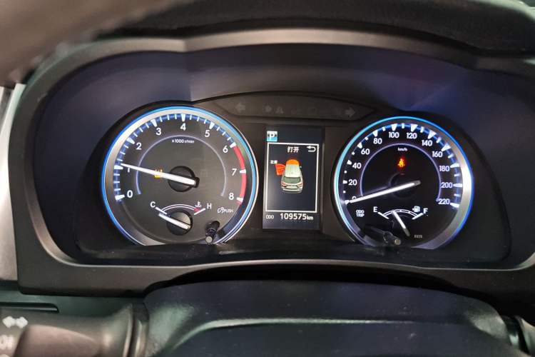 Used Toyota Highlander 2018 2.0T Four-Wheel Drive Luxury Edition 7 Seats China V Emission Standard Instrument Cluster