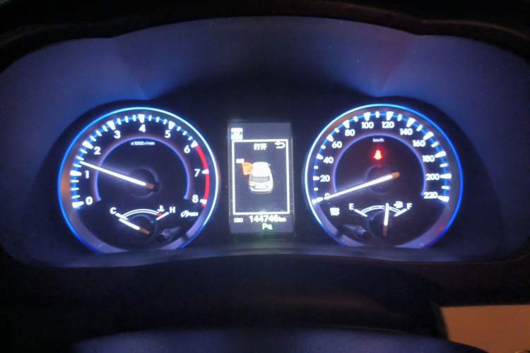 Used Toyota Highlander 2018 2.0T Four-Wheel Drive Luxury Edition 7 Seats China V Emission Standard Instrument Cluster