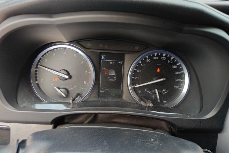 Used Toyota Highlander 2018 2.0T Two-Wheel Drive Luxury Edition 7 Seats China VI Standard Instrument Cluster