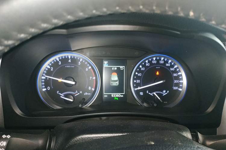 Used Toyota Highlander 2018 2.0T Four-Wheel Drive Luxury Edition 7 Seats China V Emission Standard Instrument Cluster