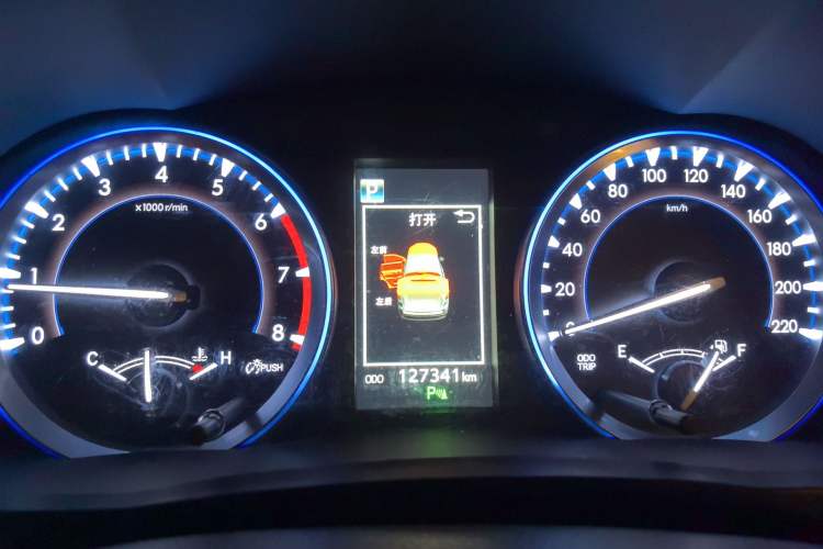 Used Toyota Highlander 2018 2.0T Four-Wheel Drive Luxury Edition 7 Seats China V Emission Standard Instrument Cluster