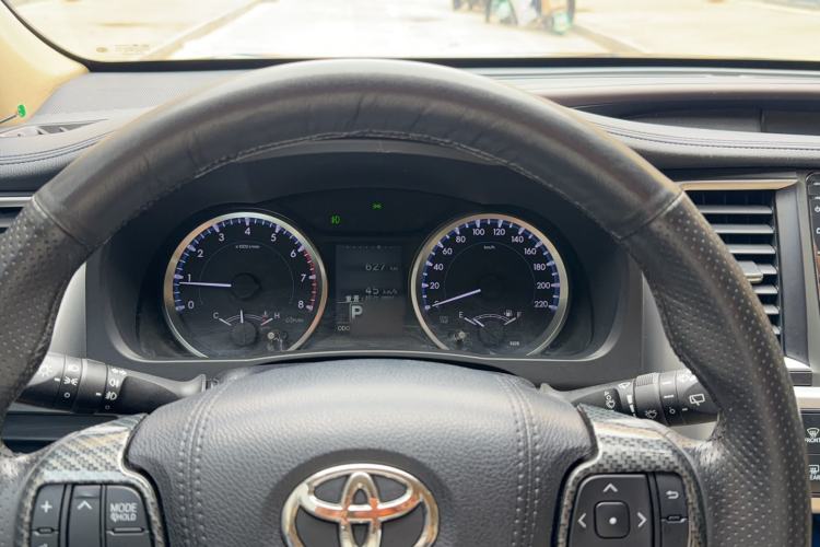 Used Toyota Highlander 2018 2.0T Two-Wheel Drive Elite Version 5 Seats China VI Standard Instrument Cluster
