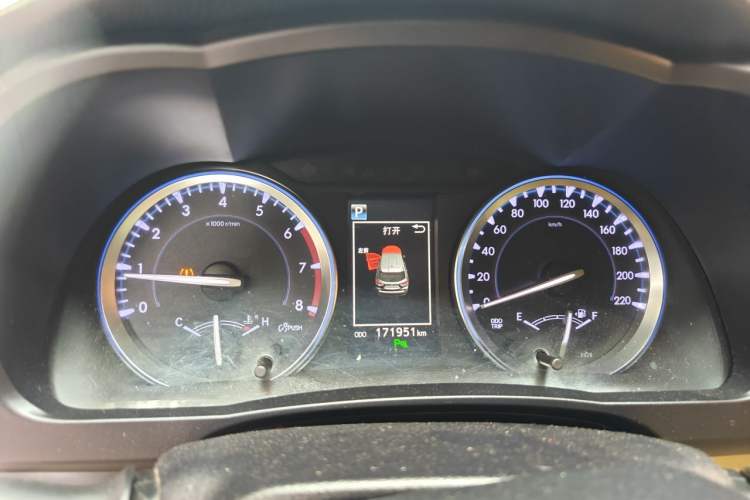 Used Toyota Highlander 2018 2.0T Four-Wheel Drive Prestige Version 7 Seats China V Emission Standard Instrument Cluster
