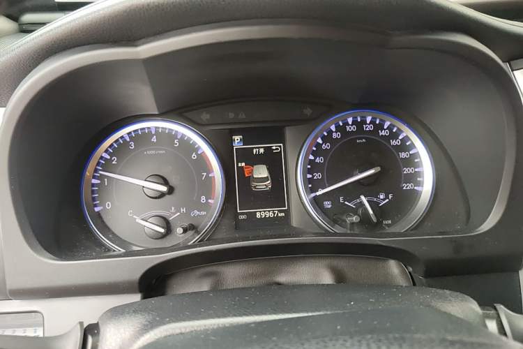 Used Toyota Highlander 2018 2.0T Four-Wheel Drive Luxury Edition 7 Seats China V Emission Standard Instrument Cluster