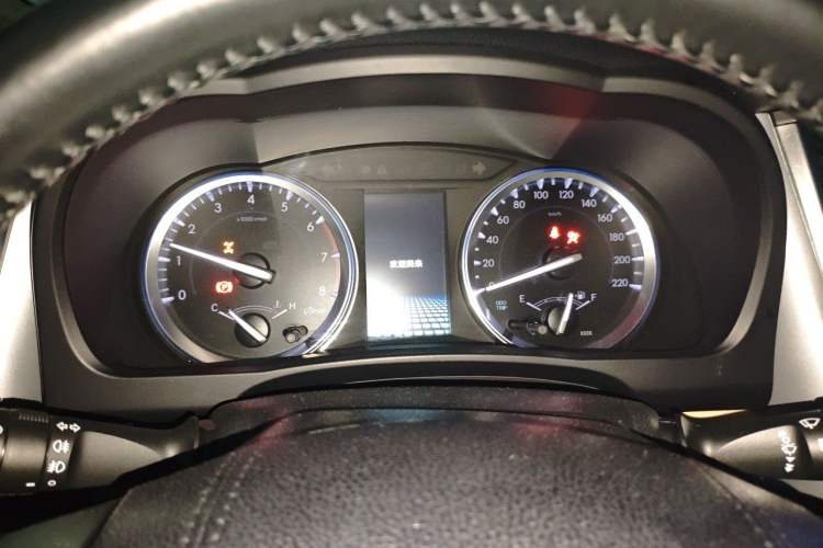 Used Toyota Highlander 2018 2.0T Four-Wheel Drive Luxury Version 7 Seats China VI Standard Instrument Cluster