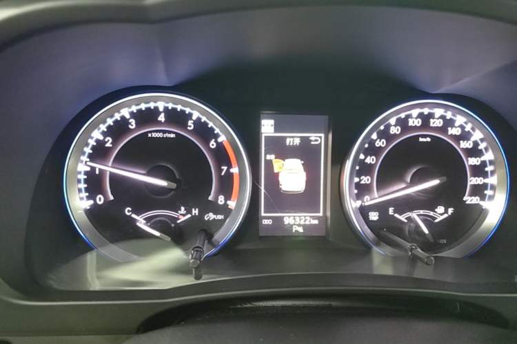 Used Toyota Highlander 2018 2.0T Four-Wheel Drive Luxury Edition 7 Seats China V Emission Standard Instrument Cluster