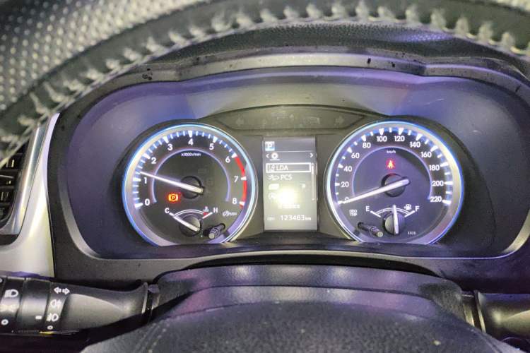 Used Toyota Highlander 2018 2.0T Four-Wheel Drive Prestige Version 7 Seats China VI Standard Instrument Cluster
