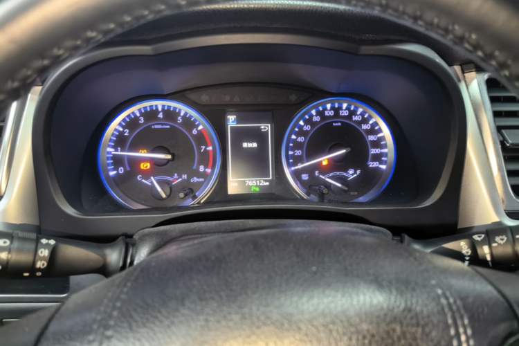 Used Toyota Highlander 2018 2.0T Two-Wheel-Drive Luxury Edition 7 Seats Emission Standard China V Instrument Cluster