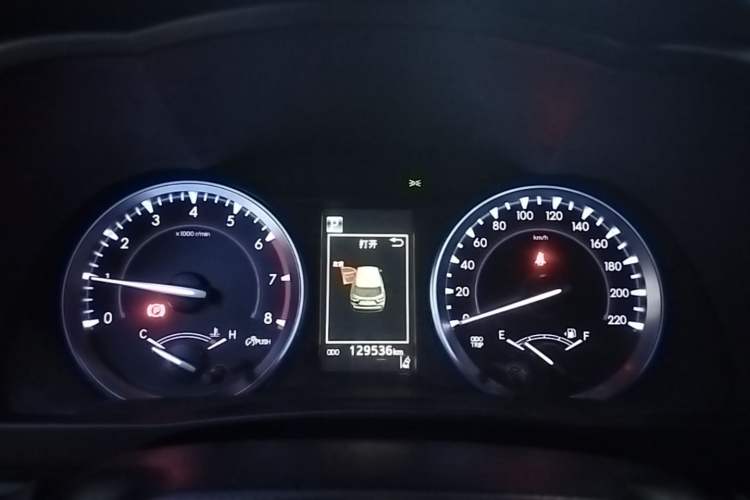 Used Toyota Highlander 2018 2.0T Four-Wheel Drive Luxury Version 7 Seats China VI Standard Instrument Cluster