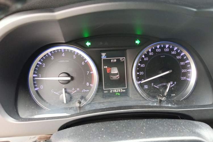 Used Toyota Highlander 2018 2.0T Four-Wheel Drive Knight Edition 7 Seats China VI Standard Instrument Cluster