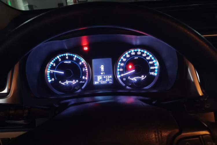 Used Toyota Highlander 2018 2.0T Four-Wheel Drive Elite Edition 7 Seats China V Standard Instrument Cluster