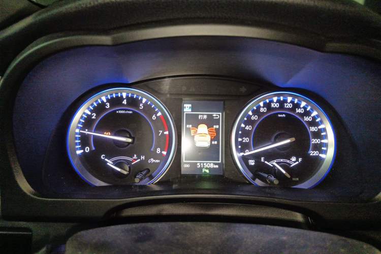 Used Toyota Highlander 2018 2.0T Four-Wheel Drive Knight Edition 7 Seats China VI Standard Instrument Cluster