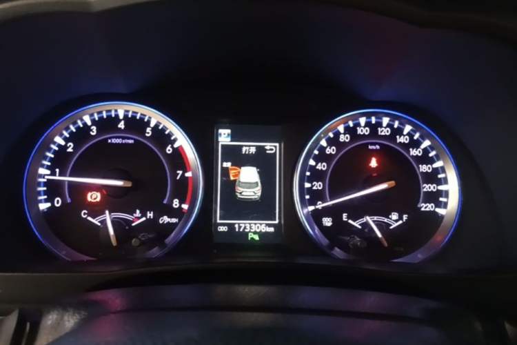 Used Toyota Highlander 2018 2.0T Four-Wheel Drive Luxury Version 7 Seats China VI Standard Instrument Cluster