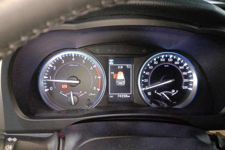 Used Toyota Highlander 2018 2.0T Four-Wheel Drive Luxury Version 7 Seats China VI Standard Instrument Cluster