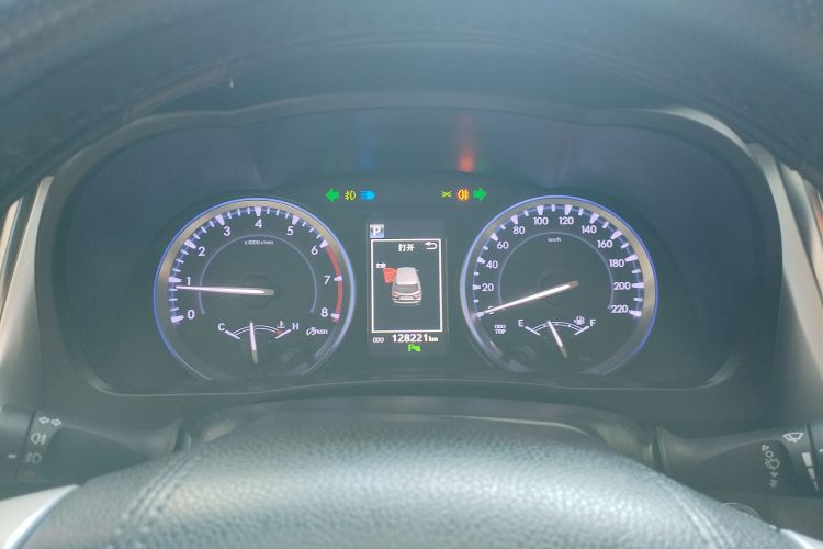 Used Toyota Highlander 2018 2.0T Four-Wheel Drive Luxury Edition 7 Seats China V Emission Standard Instrument Cluster