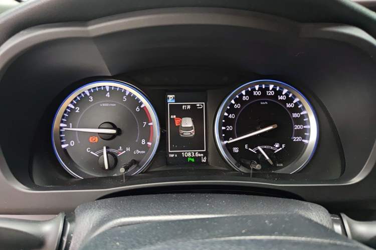 Used Toyota Highlander 2018 2.0T Four-Wheel Drive Luxury Version 7 Seats China VI Standard Instrument Cluster