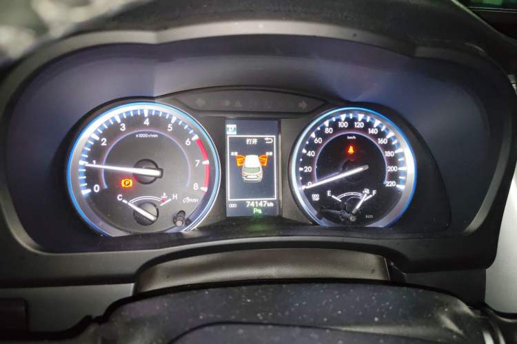 Used Toyota Highlander 2018 2.0T Four-Wheel Drive Luxury Edition 7 Seats China V Emission Standard Instrument Cluster