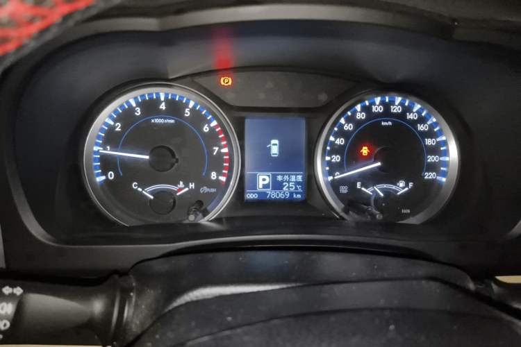 Used Toyota Highlander 2018 2.0T Two-Wheel Drive Elite Edition 5 Seats Emission Standard China V Instrument Cluster